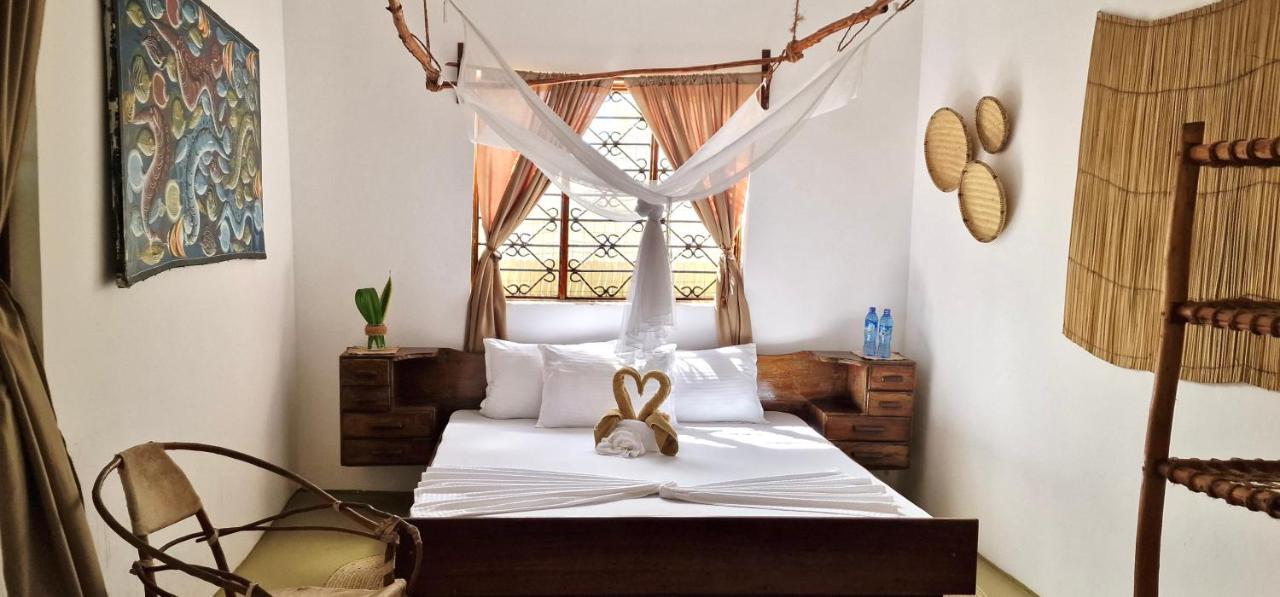 Mlango Paje House Bed and Breakfast Esterno foto